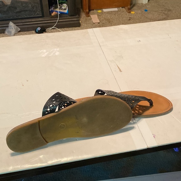 Universal Thread Sandals - Picture 2 of 4